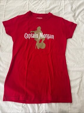 Captain Morgan Graphic Tee size small